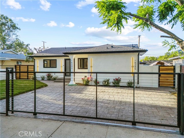 Detail Gallery Image 3 of 33 For 16245 Chatsworth St, Granada Hills,  CA 91344 - 3 Beds | 2/1 Baths