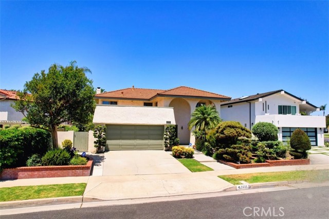 Detail Gallery Image 4 of 44 For 3681 Fenley Dr, Los Alamitos,  CA 90720 - 4 Beds | 3 Baths