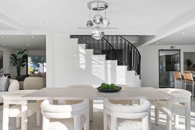 Detail Gallery Image 11 of 51 For 15631 Sunburst Ln, Huntington Beach,  CA 92647 - 5 Beds | 3/1 Baths