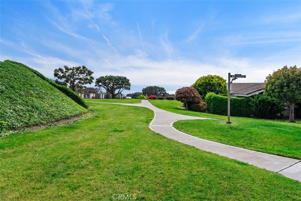 https://media.crmls.org/medias/b2524525-e9af-4724-9f16-3a81c26f98b6.jpg?preset=X-Large