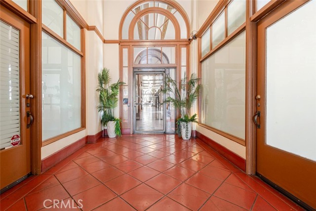 455 E Ocean Boulevard, Long Beach CA: https://media.crmls.org/medias/b252d082-838e-4e7a-8e73-fffe6135f437.jpg