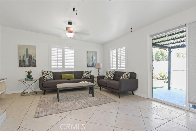 14906 Grevillea Avenue, Lawndale CA: https://media.crmls.org/medias/b252ea8e-7d7f-4706-b09b-299078aa2820.jpg