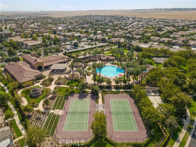 Detail Gallery Image 11 of 42 For 9904 Toscana Dr, Bakersfield,  CA 93306 - 2 Beds | 2/1 Baths