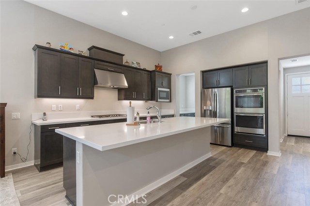 Detail Gallery Image 10 of 47 For 25124 Limetree Ln, Canyon Country,  CA 91387 - 2 Beds | 2/1 Baths