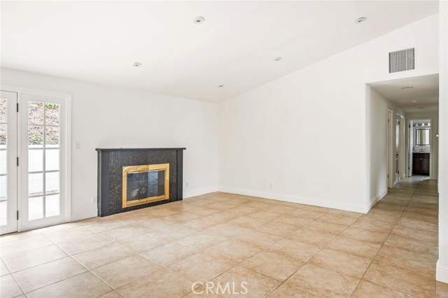 Detail Gallery Image 10 of 37 For 20546 Miranda Pl, Woodland Hills,  CA 91367 - 3 Beds | 2 Baths