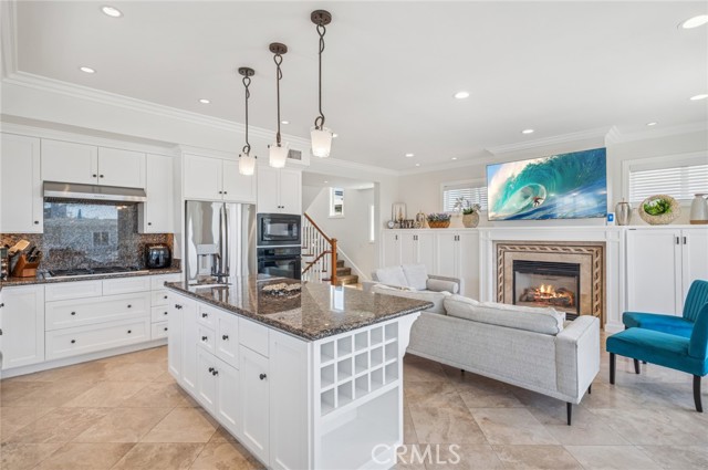 6111 Seashore Drive, Newport Beach CA: https://media.crmls.org/medias/b2544b3e-8ca6-48a2-9aa1-4fc37d04e0b2.jpg