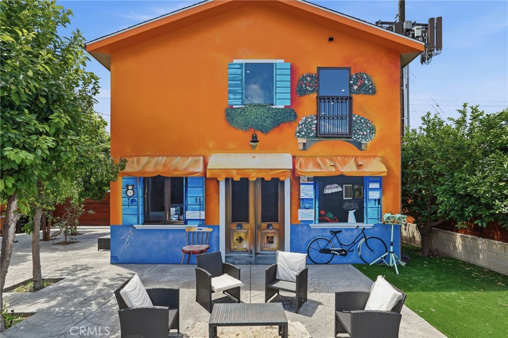 https://media.crmls.org/medias/b254fdac-2350-4371-8f00-66d437914428.jpg?preset=X-Large