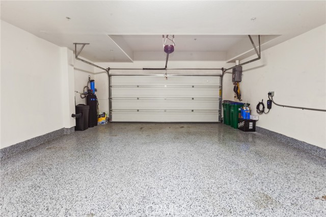 31 Soho, Irvine CA: https://media.crmls.org/medias/b2557237-491a-4d26-a055-19f8f88992db.jpg