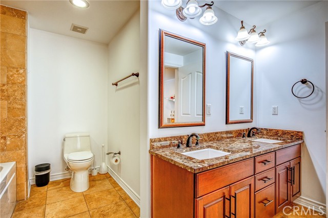 Detail Gallery Image 17 of 27 For 432 S Willaman Dr #104,  Los Angeles,  CA 90048 - 2 Beds | 2 Baths