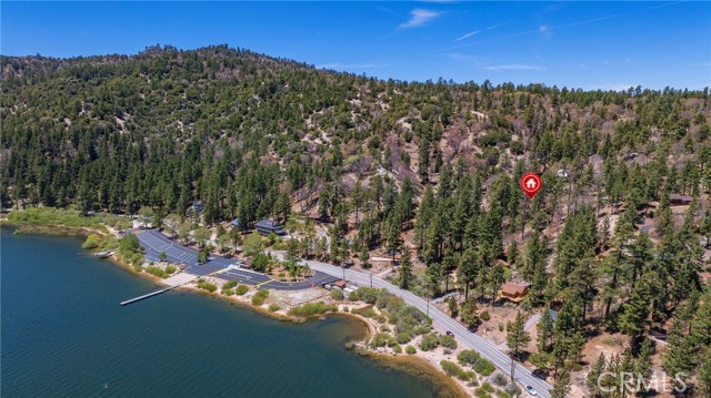 352 Big Bear Trail, Fawnskin CA: https://media.crmls.org/medias/b2561bab-0e2b-4414-af74-87ad46a3b3cd.jpg