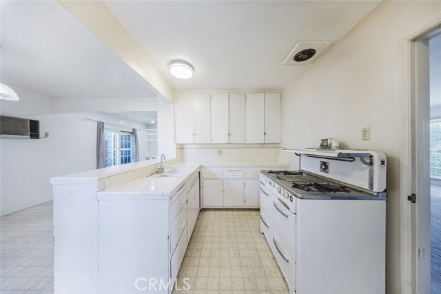 1324 S 1st Avenue, Arcadia CA: https://media.crmls.org/medias/b256da6b-3b7e-47c4-8a1e-fe9cd98eba67.jpg