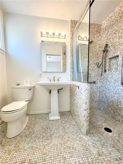 Detail Gallery Image 14 of 29 For 712 W 8th, Claremont,  CA 91711 - 3 Beds | 2 Baths