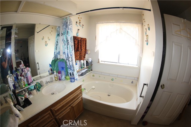 7117 Bonita Avenue, Joshua Tree CA: https://media.crmls.org/medias/b257e27c-6703-4c4d-b133-c9f58f45f318.jpg