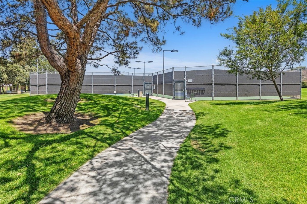 https://media.crmls.org/medias/b258b9db-e2f2-449a-9cf7-785390862ddc.jpg?preset=X-Large