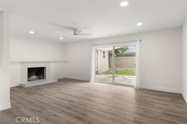 Detail Gallery Image 4 of 23 For 5561 Spa Dr, Huntington Beach,  CA 92647 - 4 Beds | 2 Baths