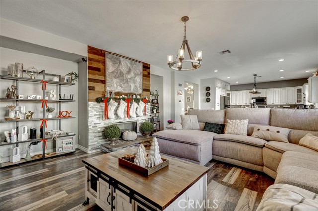 Detail Gallery Image 14 of 45 For 26978 Homeroom Ct, Moreno Valley,  CA 92555 - 4 Beds | 3 Baths