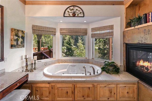 781 Brentwood Drive, Lake Arrowhead CA: https://media.crmls.org/medias/b25937cf-e9d3-40f3-8f31-5ddb9504cee1.jpg