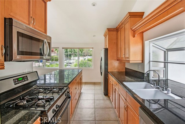 Detail Gallery Image 17 of 37 For 20546 Miranda Pl, Woodland Hills,  CA 91367 - 3 Beds | 2 Baths