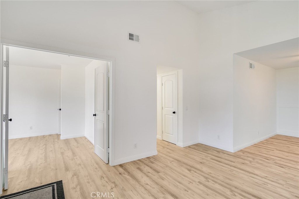 MLS #OC25275335 image #14