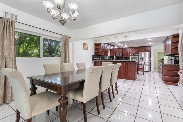 Detail Gallery Image 16 of 35 For 9340 Burnet Ave, North Hills,  CA 91343 - 5 Beds | 2/1 Baths