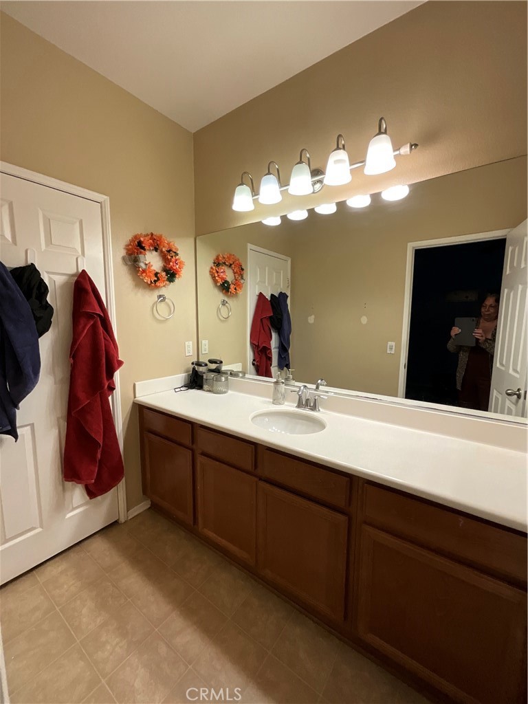 https://media.crmls.org/medias/b25b4ce3-d23c-4dd7-827c-3ab74e4b385d.jpg?preset=X-Large