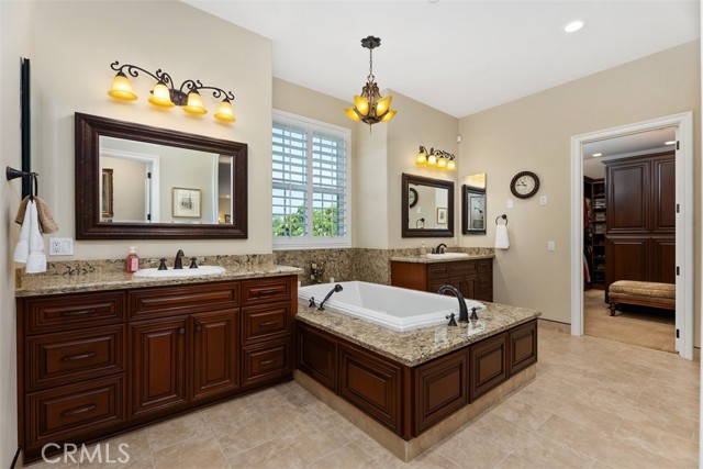 Detail Gallery Image 20 of 51 For 5571 Clover Hill Dr, Yorba Linda,  CA 92886 - 5 Beds | 6/2 Baths