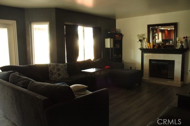 Detail Gallery Image 5 of 6 For 4311 Glenroy Ct, Jurupa Valley,  CA 92509 - 5 Beds | 3 Baths