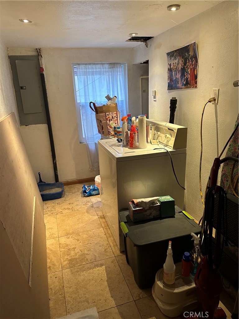 https://media.crmls.org/medias/b25e2c17-ce7b-4aae-b5ab-2a6ab41e82e5.jpg?preset=X-Large