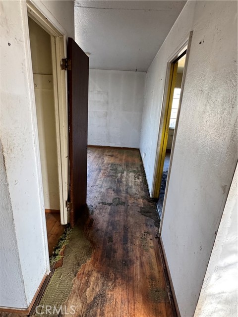 Detail Gallery Image 3 of 27 For 5703 E Hampton, Fresno,  CA 93727 - 3 Beds | 1 Baths