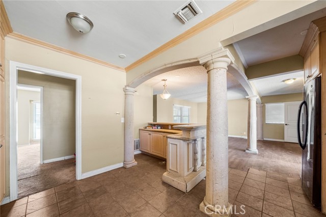 Detail Gallery Image 8 of 31 For 16857 Chatsworth St, Granada Hills,  CA 91344 - 3 Beds | 2 Baths