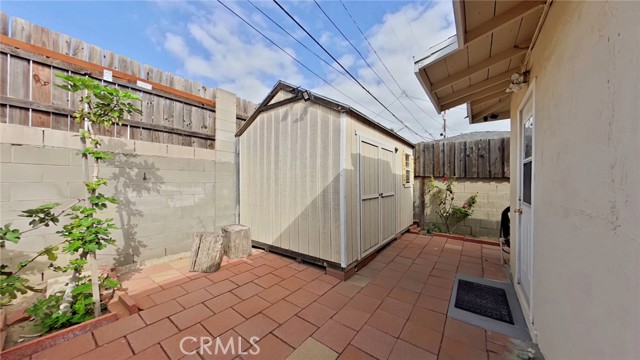 5633 Denny photo 15