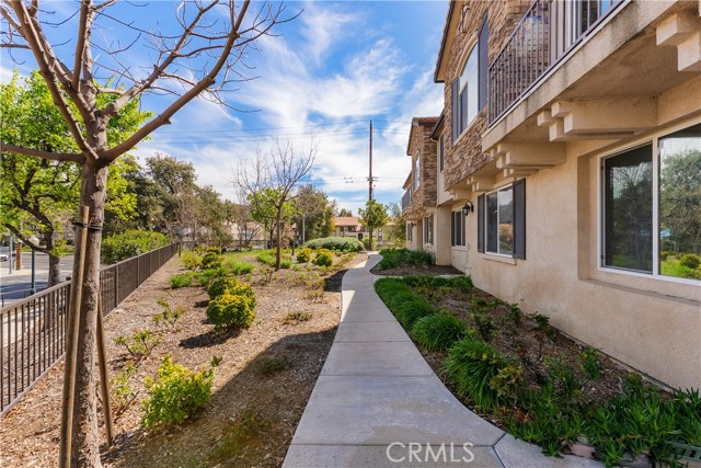 Detail Gallery Image 5 of 28 For 27968 Avalon, Canyon Country,  CA 91351 - 2 Beds | 2 Baths