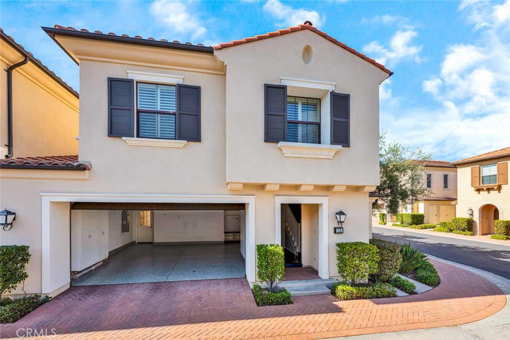 MLS #OC25248388 image #1