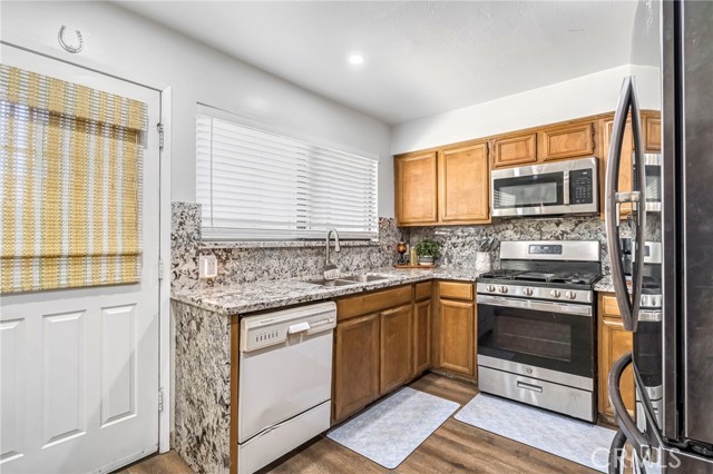 Detail Gallery Image 10 of 25 For 1751 W Santa Ana, Fresno,  CA 93705 - 2 Beds | 2/1 Baths