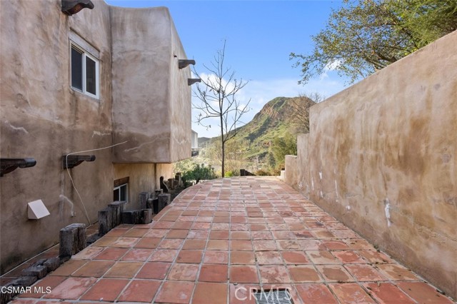 Detail Gallery Image 26 of 30 For 2045 Lookout Dr, Agoura Hills,  CA 91301 - 2 Beds | 2/1 Baths