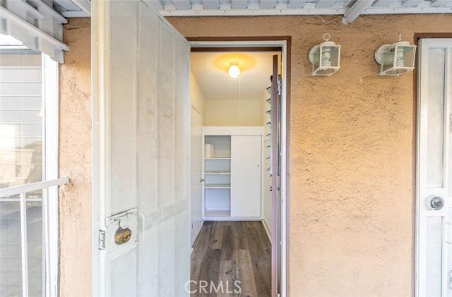 723 N Ridgewood Place, Los Angeles CA: https://media.crmls.org/medias/b2633b3b-c4aa-4ae8-ba61-6e01364ae7a8.jpg
