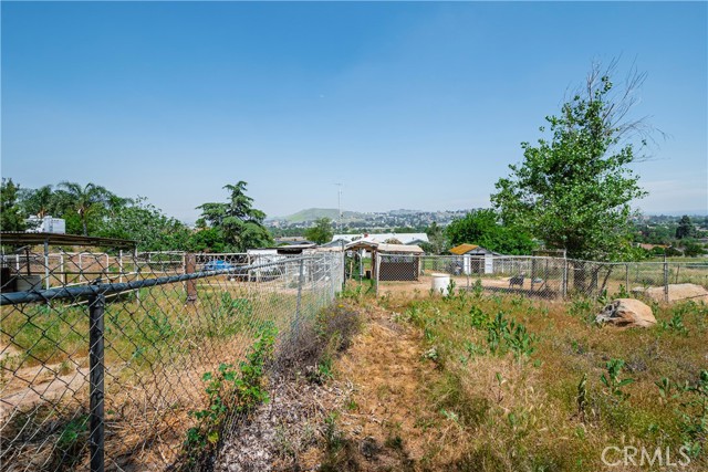 5535 Charlotte Lane, Jurupa Valley CA: https://media.crmls.org/medias/b2635115-e0a4-44e1-9418-2611057a3018.jpg