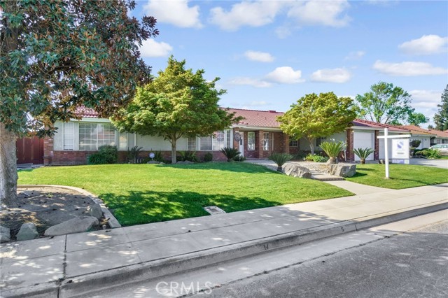 Detail Gallery Image 3 of 57 For 2436 Trevor Ct, Madera,  CA 93637 - 5 Beds | 3 Baths