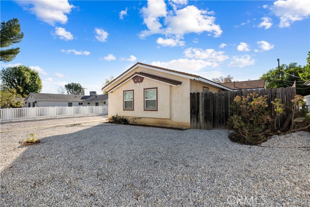 23040 Saticoy Street, Canoga Park CA: https://media.crmls.org/medias/b2659d7e-ea46-48f8-8dd2-d696fb548fea.jpg