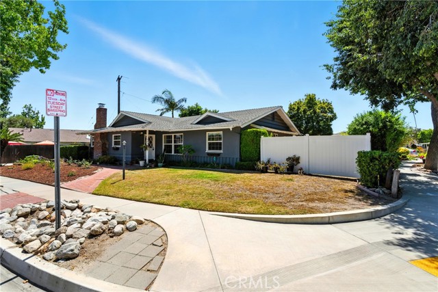 804 Naples Street, Monrovia CA: https://media.crmls.org/medias/b265a950-d2ad-46cd-ac08-49ff77284d4f.jpg