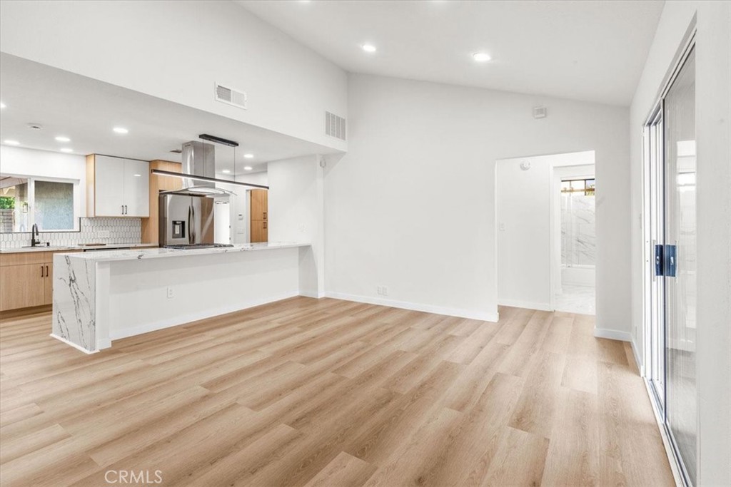 MLS #OC25275359 image #9