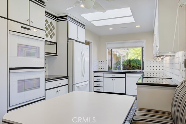 5089 Ovalo, Laguna Woods CA: https://media.crmls.org/medias/b2669af0-5da0-4404-813b-b3095a0ba9c5.jpg