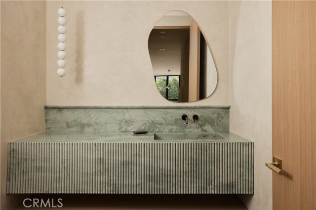 Detail Gallery Image 10 of 46 For 5004 Enfield, Encino,  CA 91316 - 5 Beds | 6 Baths