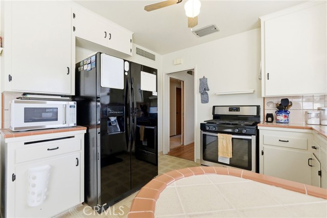 Detail Gallery Image 22 of 44 For 2410 S Locust, Visalia,  CA 93277 - 2 Beds | 1 Baths