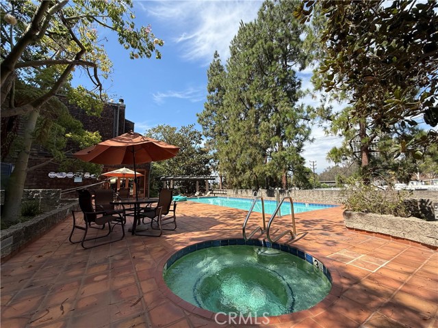 Detail Gallery Image 25 of 26 For 3884 Fredonia Dr #F,  Los Angeles,  CA 90068 - 2 Beds | 3 Baths