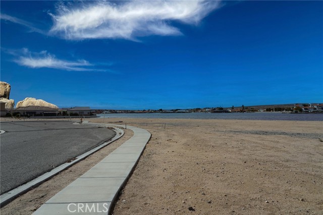 Detail Gallery Image 4 of 15 For 27160 Vista #37,  Helendale,  CA 92342 - 2 Beds | 2 Baths