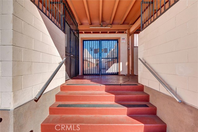 Detail Gallery Image 4 of 39 For 7033 Stewart and Gray Rd #24,  Downey,  CA 90241 - 2 Beds | 2 Baths