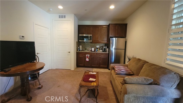 Detail Gallery Image 9 of 22 For 12349 Rodeo #B,  Rancho Cucamonga,  CA 91739 - 1 Beds | 1 Baths