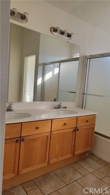 Detail Gallery Image 7 of 12 For 868 Pathfinder Way, Corona,  CA 92878 - 3 Beds | 2/1 Baths