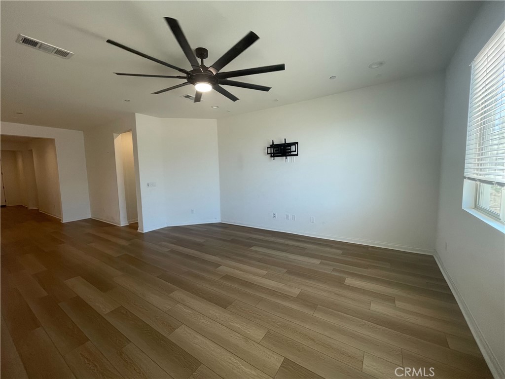 https://media.crmls.org/medias/b269c90b-cdb9-4fa5-b870-cb007c95d47f.jpg?preset=X-Large